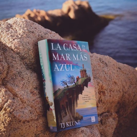 La casa en el mar más azul - TJ KLUNE